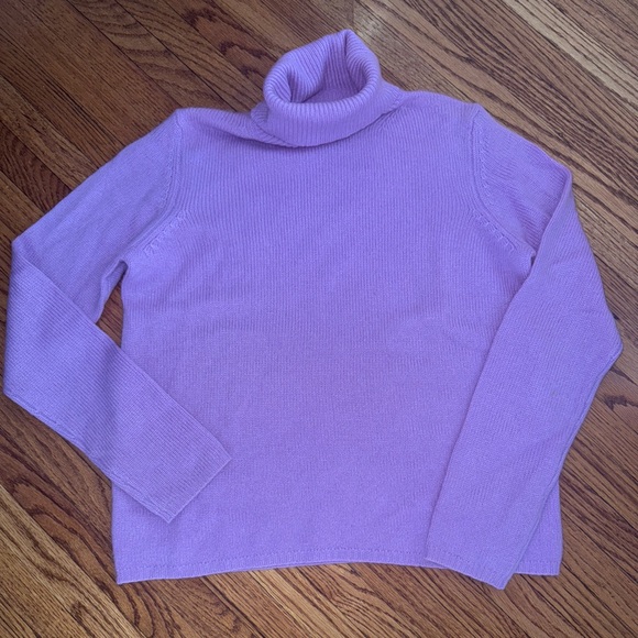Bloomingdale's Petites Soft Lilac 100% Cashmere Turtleneck Sweater - Picture 6 of 6
